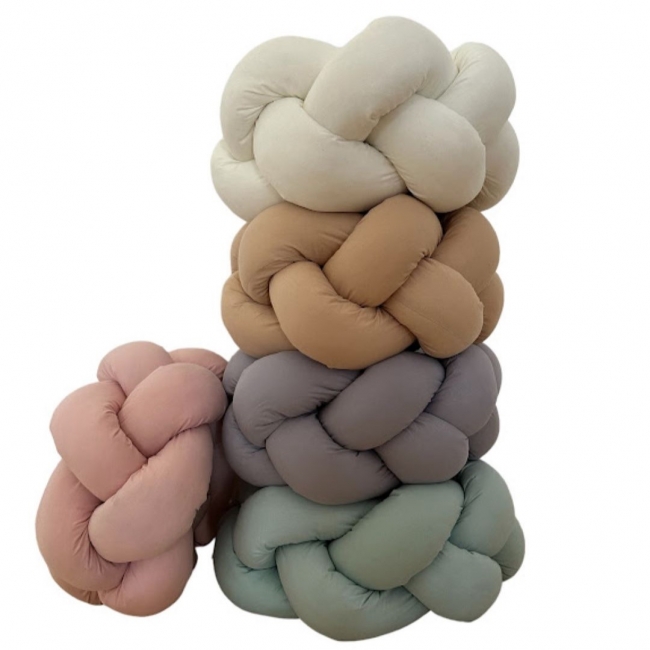 Плетенка за детско креветче со боја по избор