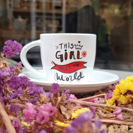Шолја со тацна  „This girl rules the world“
