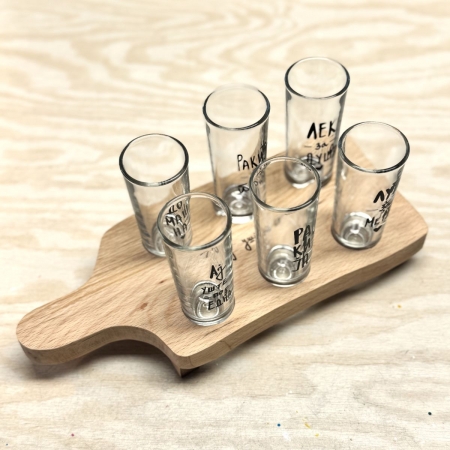 Сет од дрвена даска и 6 чаши за ракија!