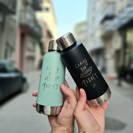 Гравиран термос „Секој ден избери радост“ во боја по избор