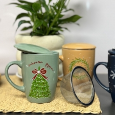 Керамичка шолја со капак и дифузер од нерѓосувачки челик со натпис по избор