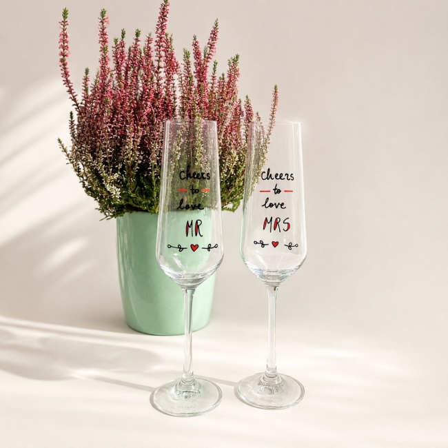 Сет чаши за шампањ „Cheers to love for Mr & Mrs“