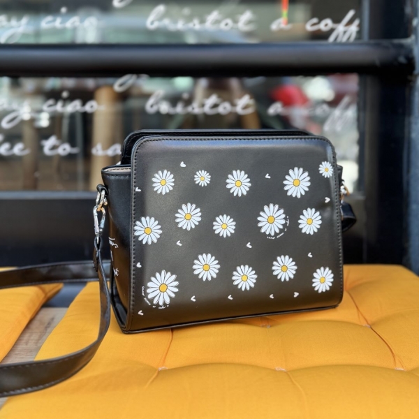 Ташна со камилици „само нежно со себе“