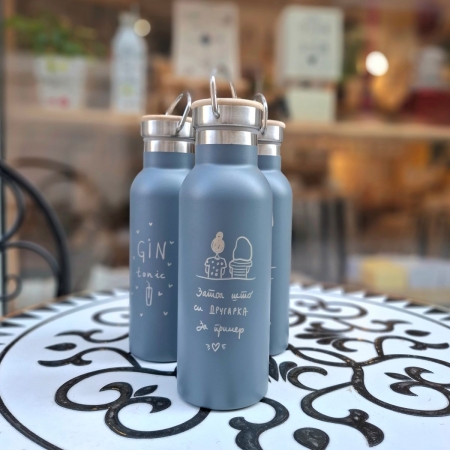 Сив гравиран термос со дизајн по избор